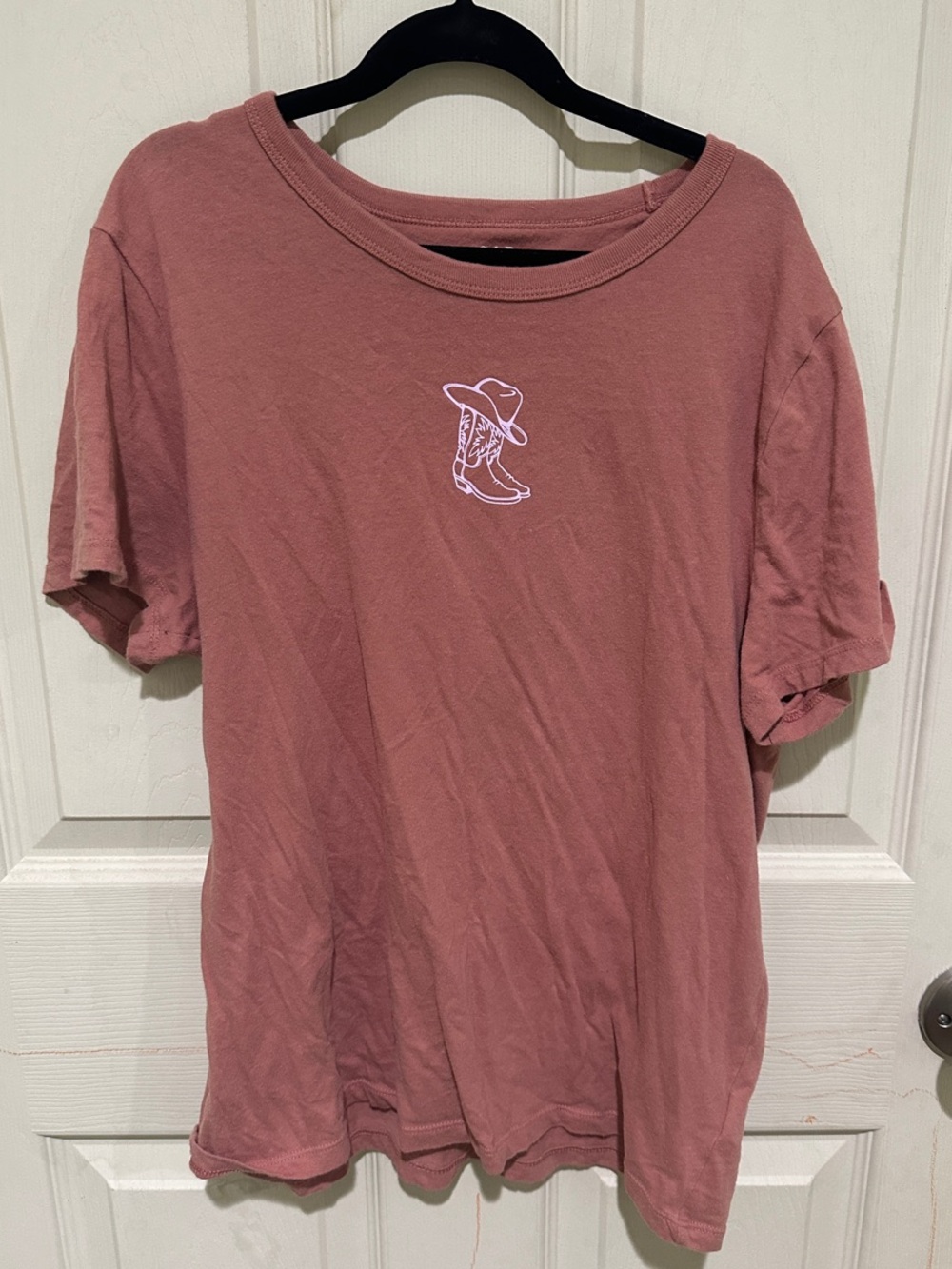 GAP Short Sleeve Tee in Dusty Rose with White Cowboy Boot Graphic